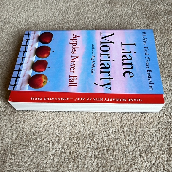 Book: Apples Never Fall by Liane Moriarty - Picture 4 of 4